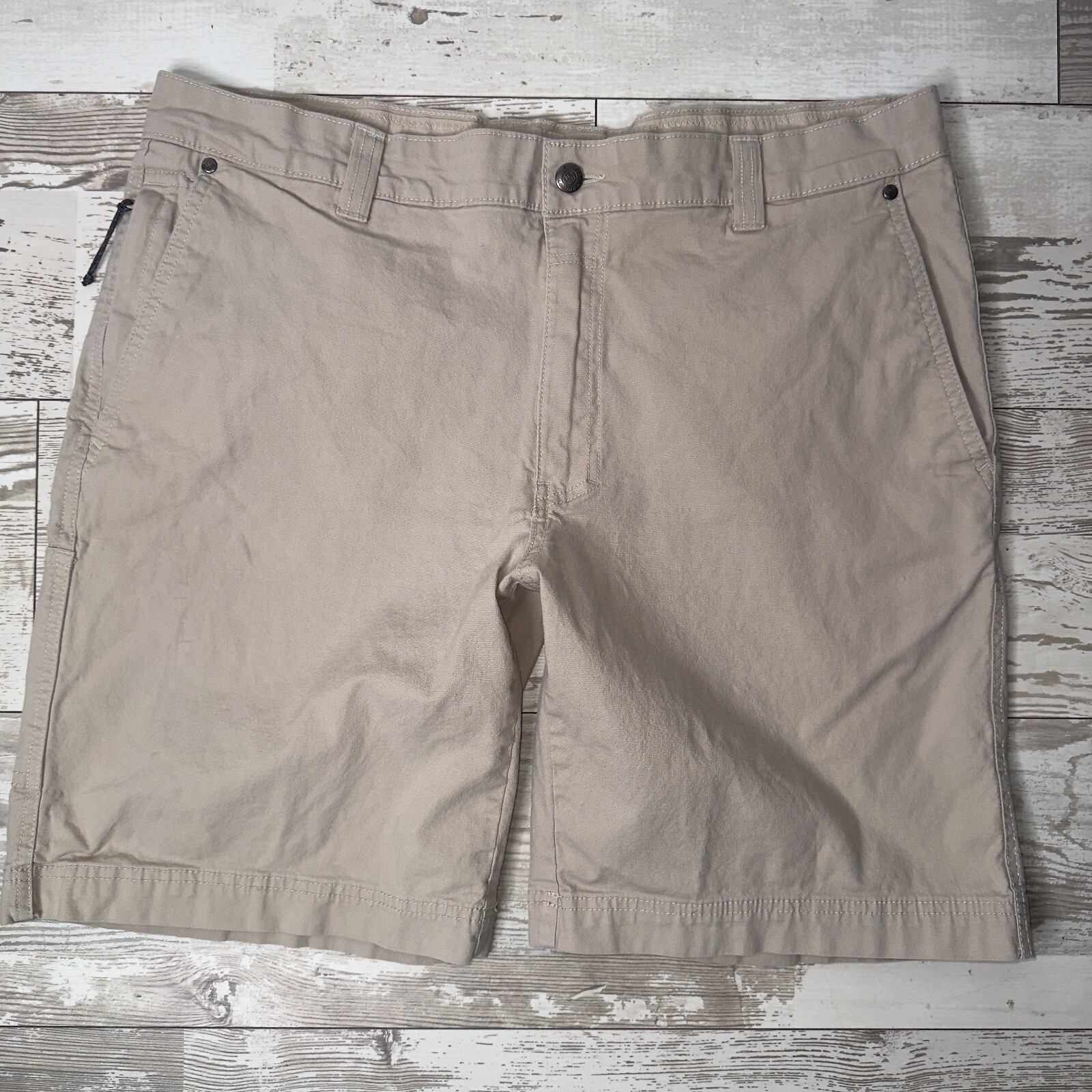 Columbia Chino Shorts Mens 38/10 Beige Solid Stretch Flex Flat Front Regular Fit